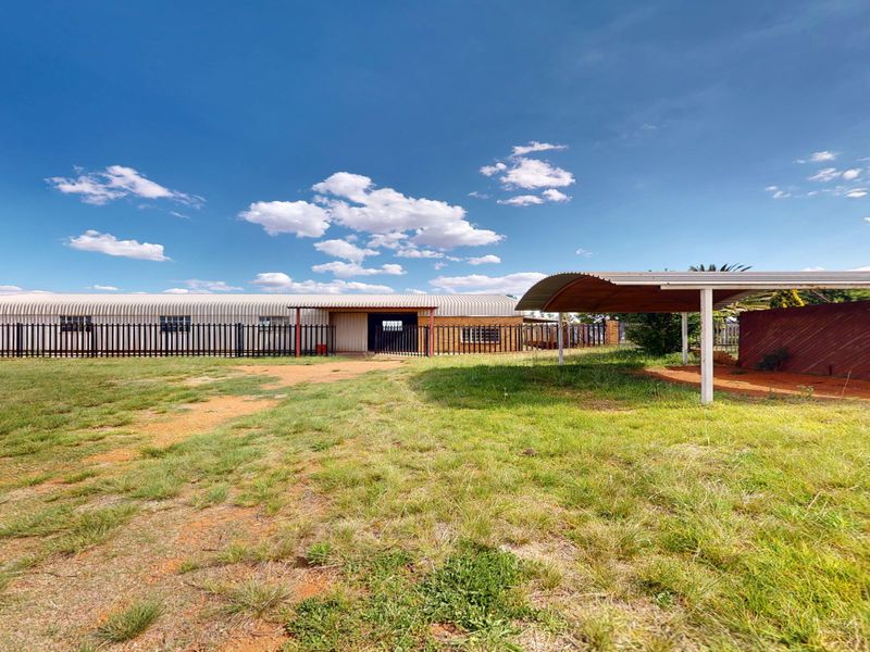 Live Luxury Non-Distressed Auction - Starting to bid from R1650,000-00!! - Photo 6