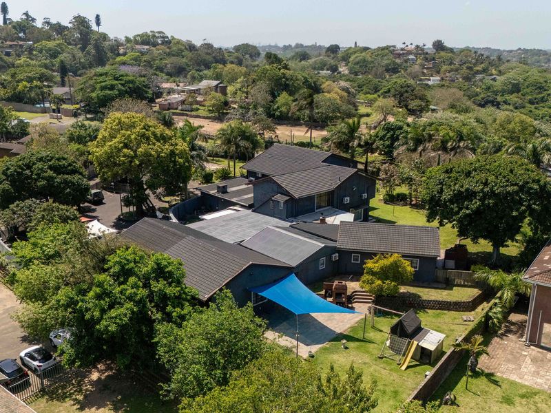 Auction - Bidding to Start @ R3 700 000: 4 Self Sustaining Living Units set on 4866 sqm - Photo 2