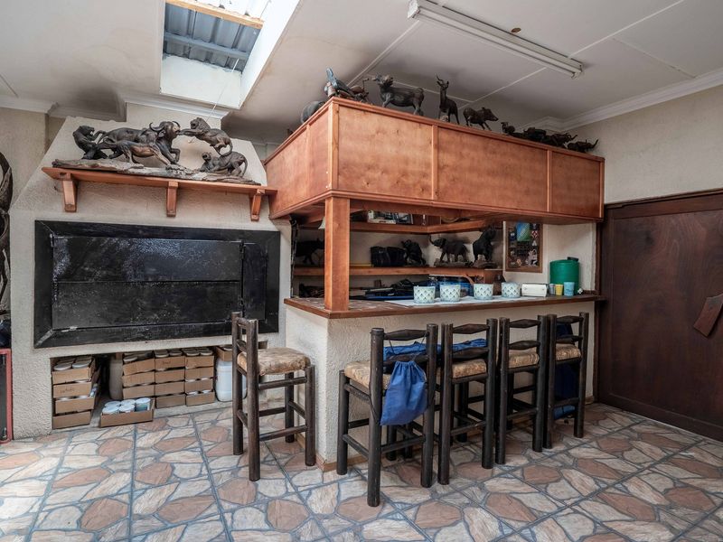 Auction - Bidding to Start @ R3 700 000: 4 Self Sustaining Living Units set on 4866 sqm - Photo 6
