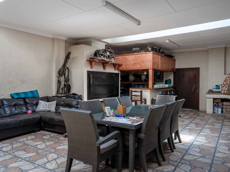 Auction - Bidding to Start @ R3 700 000: 4 Self Sustaining Living Units set on 4866 sqm - Photo 5
