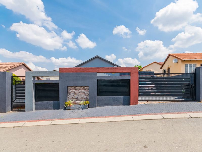 House For Sale in Cosmo City Ext 10 - Photo 9