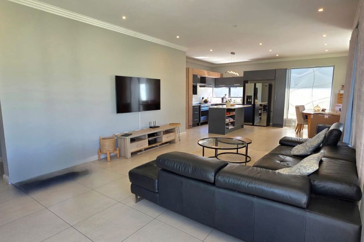 Spacious 5 Bedroom Double-Storey Home with Great Potential - Photo 3