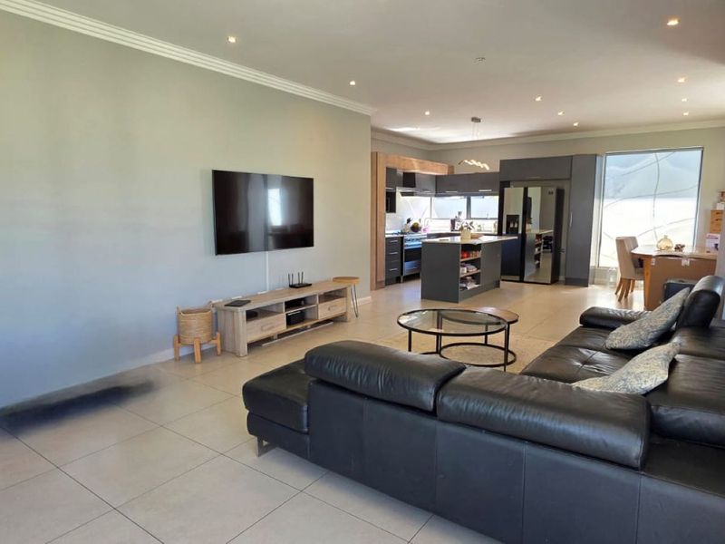 Spacious 5 Bedroom Double-Storey Home with Great Potential - Photo 3