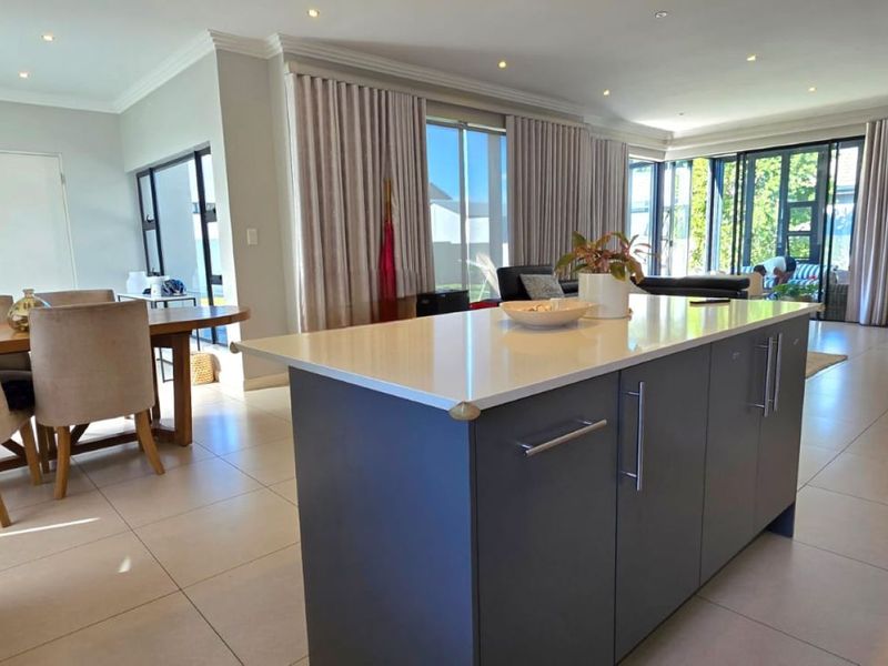 Spacious 5 Bedroom Double-Storey Home with Great Potential - Photo 7