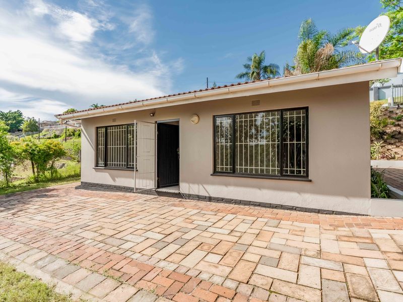 HOME IN CAVERSHAM GLEN – IDEAL STARTER HOME! - Photo 2