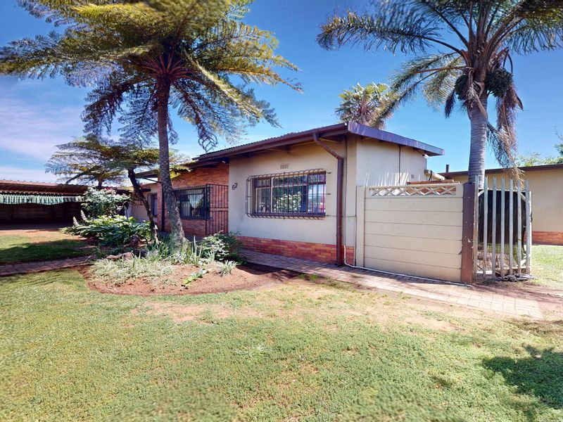 LIVE LUXURY NON-DISTRESSED AUCTION - 3 BEDROOM FIXER UPPER - Photo 2