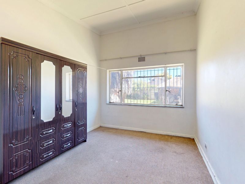 LIVE LUXURY NON-DISTRESSED AUCTION - 3 BEDROOM FIXER UPPER - Photo 10