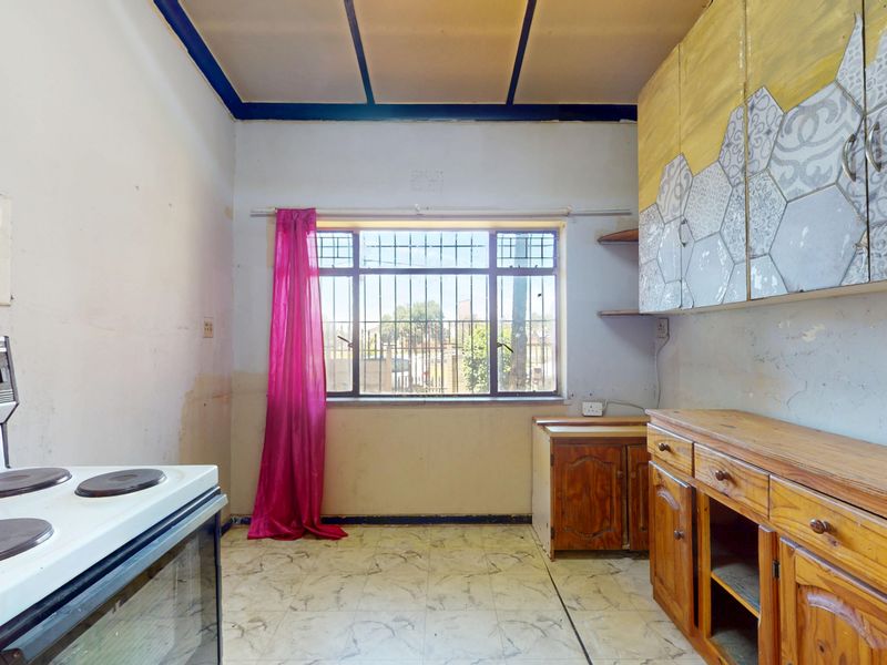 LIVE LUXURY NON-DISTRESSED AUCTION - 3 BEDROOM FIXER UPPER - Photo 7