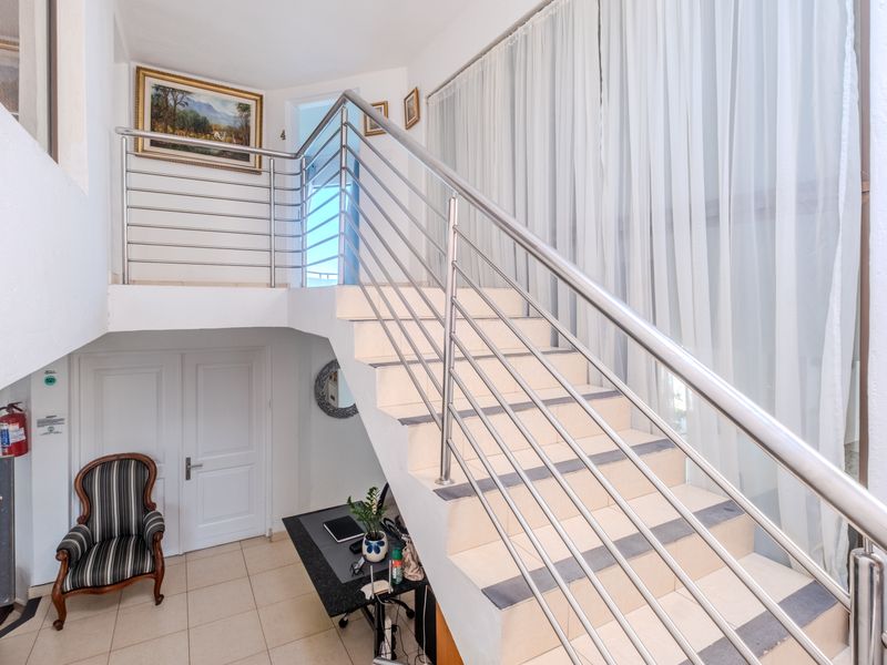 Elegant Umhlanga Property Offering Luxury Living and Guesthouse Potential - Photo 10