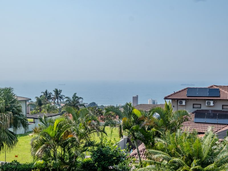 Elegant Umhlanga Property Offering Luxury Living and Guesthouse Potential - Photo 9