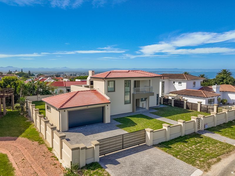Start Afresh in St Francis Bay – Brand-New Home with Stunning Ocean and River Mouth Views - Photo 2