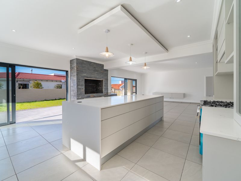 Start Afresh in St Francis Bay – Brand-New Home with Stunning Ocean and River Mouth Views - Photo 10