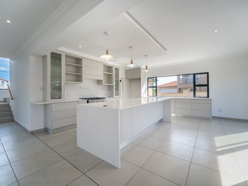 Start Afresh in St Francis Bay – Brand-New Home with Stunning Ocean and River Mouth Views - Photo 8