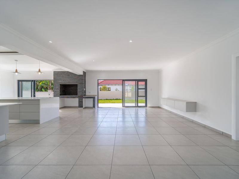 Start Afresh in St Francis Bay – Brand-New Home with Stunning Ocean and River Mouth Views - Photo 6