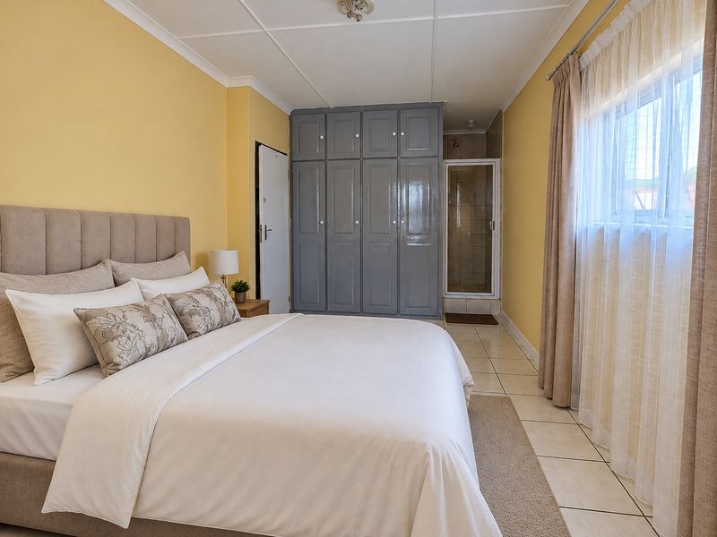 3 Bedroom with ensuit,  Kitchen, Lounge, and single garage - Photo 5