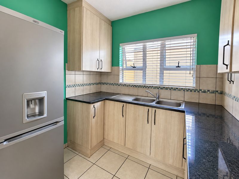 3 Bedroom with ensuit,  Kitchen, Lounge, and single garage - Photo 8