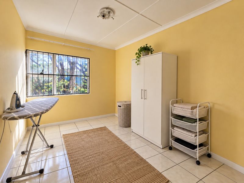 3 Bedroom with ensuit,  Kitchen, Lounge, and single garage - Photo 4