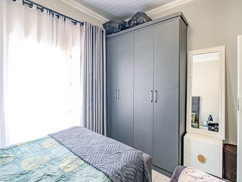 Contemporary Townhouse Living with Style and Ease - Photo 9