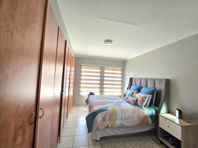 Modern 3-Bedroom Townhouse in Secure Complex - Photo 10
