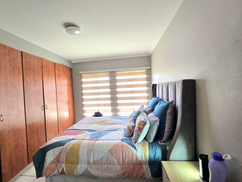 Modern 3-Bedroom Townhouse in Secure Complex - Photo 9