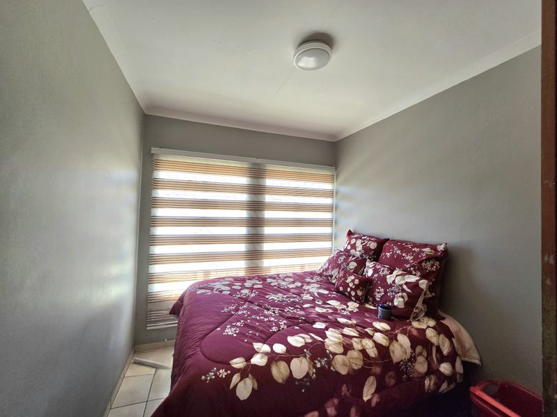 Modern 3-Bedroom Townhouse in Secure Complex - Photo 7