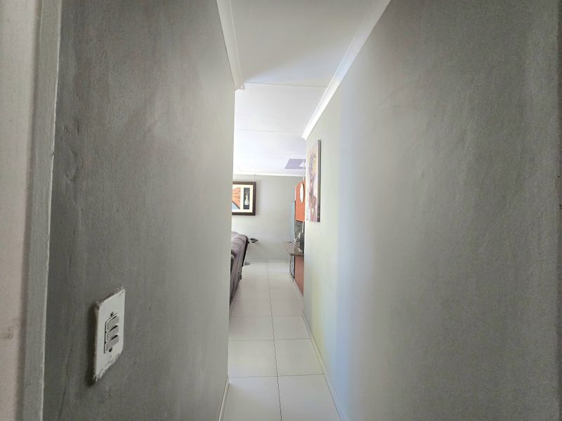 Modern 3-Bedroom Townhouse in Secure Complex - Photo 6