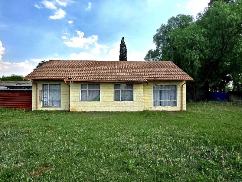 Spacious 3-Bedroom Family Home with a Big Yard - Photo 7