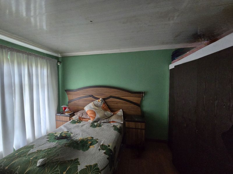 Spacious 3-Bedroom Family Home with a Big Yard - Photo 6