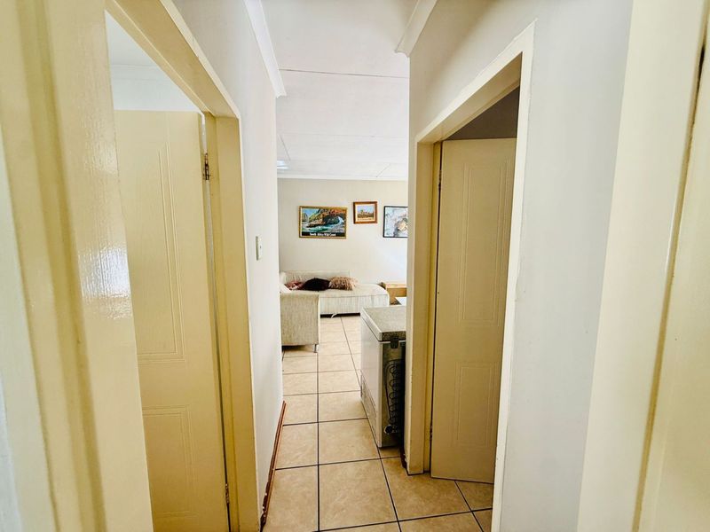 Neat 2 Bedroom Apartment with Balcony. - Photo 9