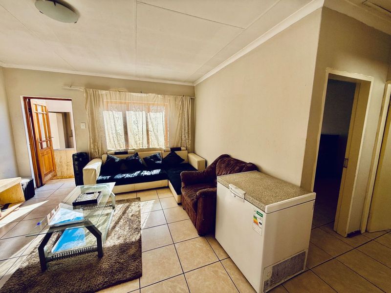 Neat 2 Bedroom Apartment with Balcony. - Photo 6