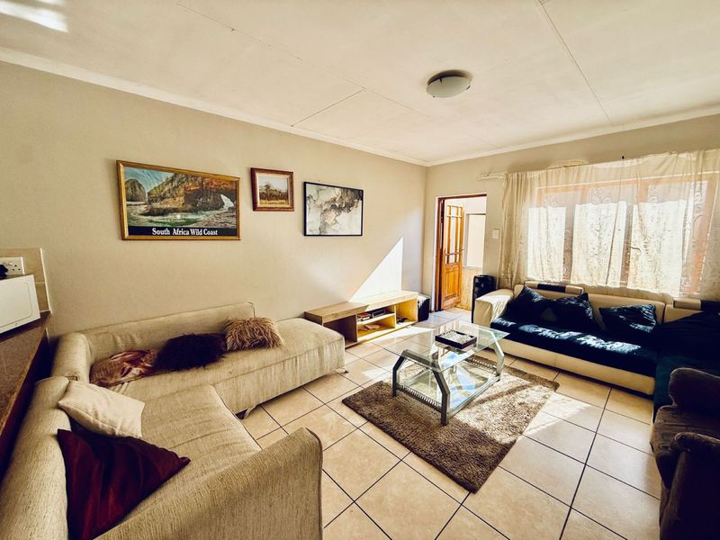 Neat 2 Bedroom Apartment with Balcony. - Photo 7