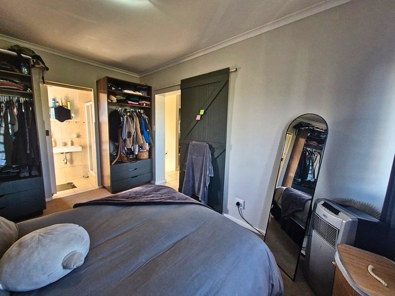 Modern 3-Bedroom Family Home in Langeberg Heights - Photo 8