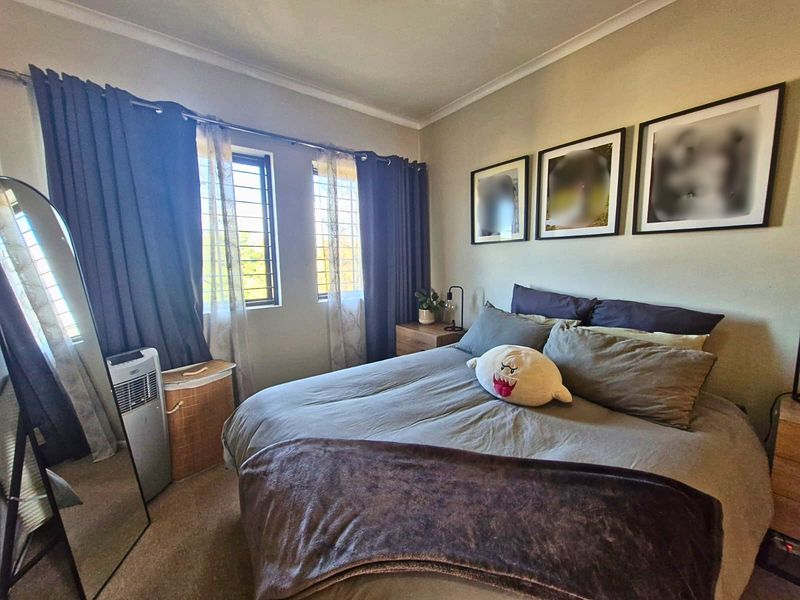 Modern 3-Bedroom Family Home in Langeberg Heights - Photo 6