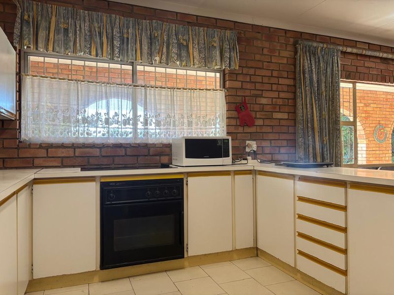 Charming 4-bedroom house in Nelspruit Ext 11, perfect for families seeking comfort and convenience! - Photo 6