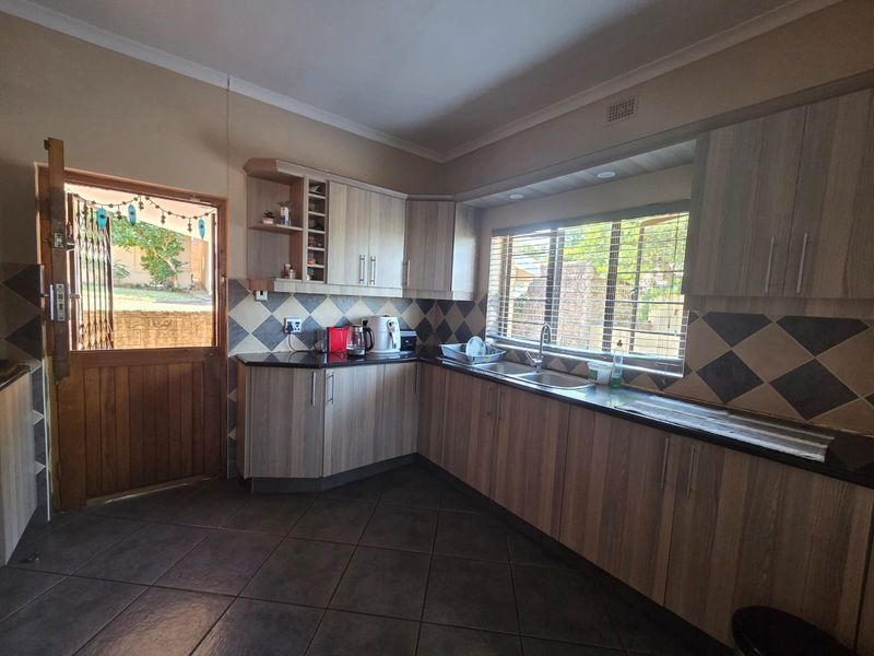 Modern Family Home on Bluff’s Most Sought-After Road - Photo 9