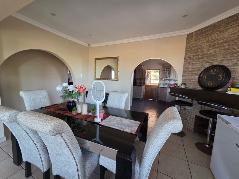 Modern Family Home on Bluff’s Most Sought-After Road - Photo 7