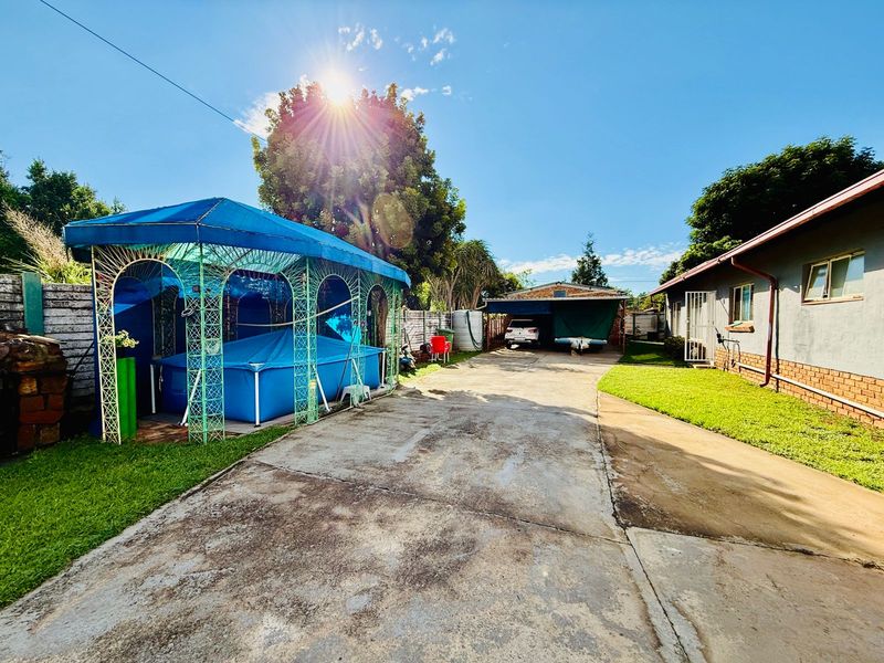 Welcoming Single Story Home with Pool and Modern Conveniences in Wolmer - Photo 2