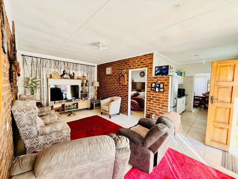 Welcoming Single Story Home with Pool and Modern Conveniences in Wolmer - Photo 4