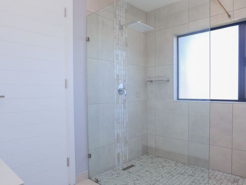 **Luxury Sea View Apartment** - Photo 8