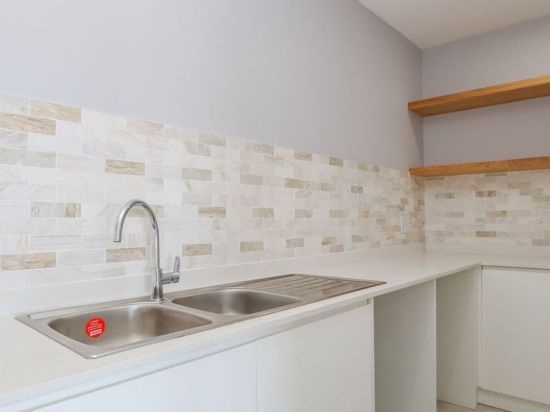 **Luxury Sea View Apartment** - Photo 6