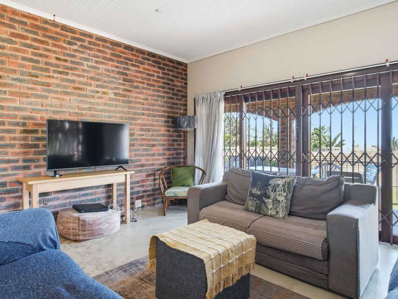 Spacious Family Home with Income-Generating Potential in Scottburgh South - Photo 4