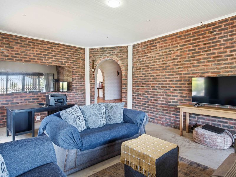 Spacious Family Home with Income-Generating Potential in Scottburgh South - Photo 5