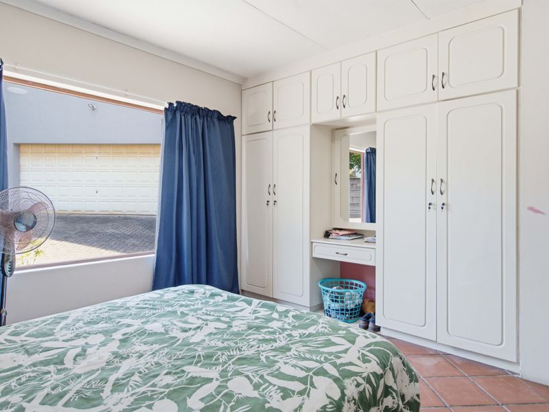 Spacious Family Home with Income-Generating Potential in Scottburgh South - Photo 10
