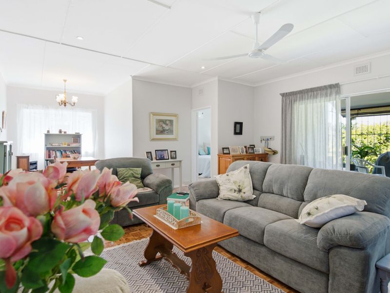 Family home with a granny flat - Photo 2