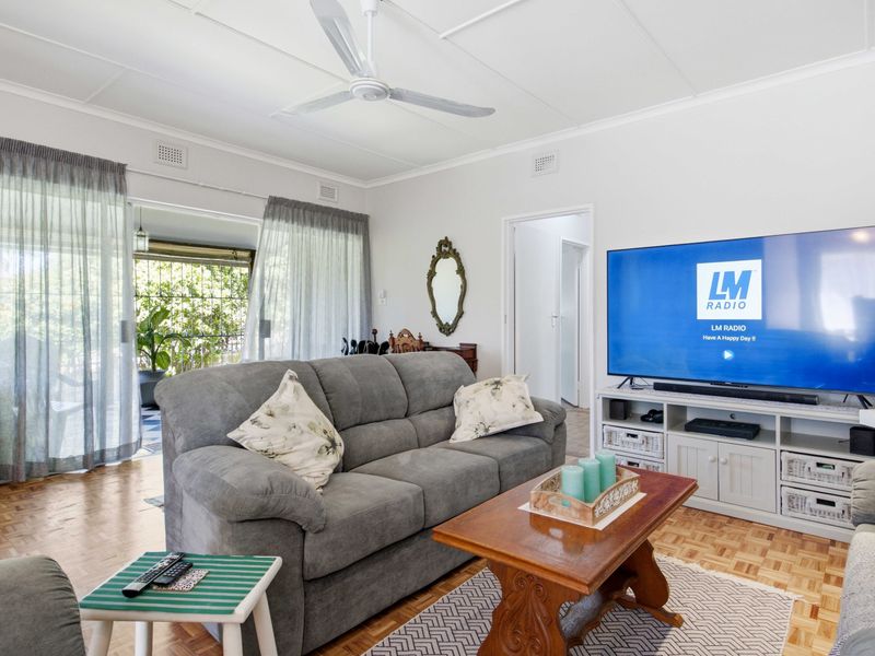 Family home with a granny flat - Photo 5