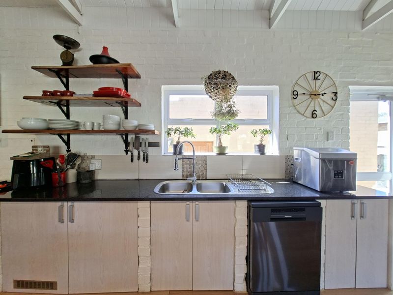 Pringle Bay Home for Sale – Ideal Retirement Living on One Level - Photo 5