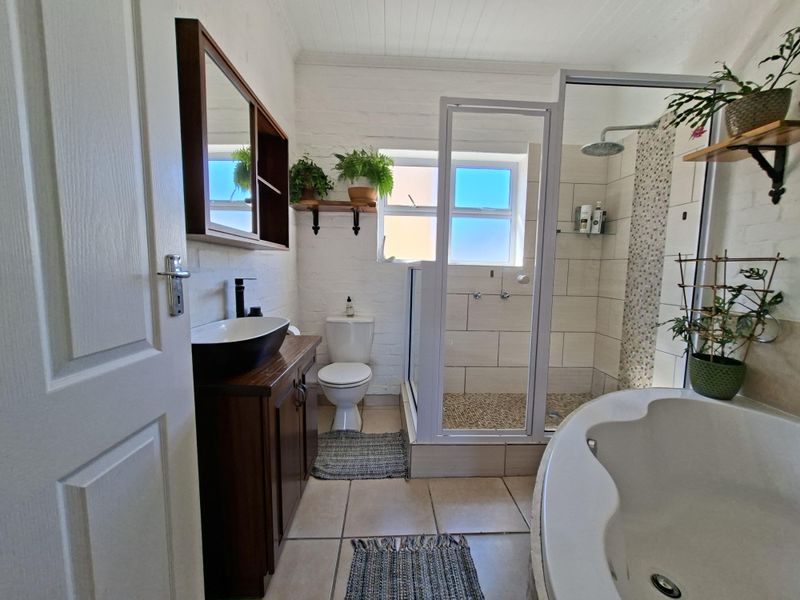 Pringle Bay Home for Sale – Ideal Retirement Living on One Level - Photo 10
