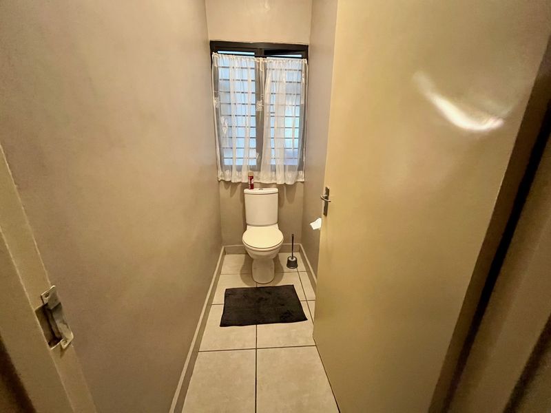 2 Bedroom Apartment to Let in Sonheuwel - Photo 9