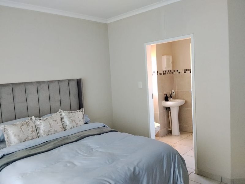 Modern Duplex in a Sought-After Secure Estate - Photo 6