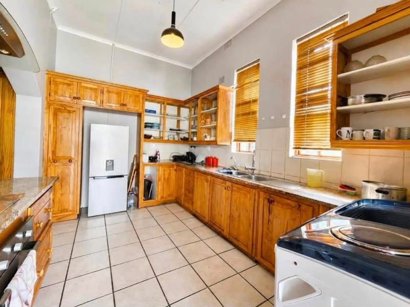 Exclusive 1899 Heritage Property | 3-in-1 Opportunity | Residential & Business Potential - Photo 2
